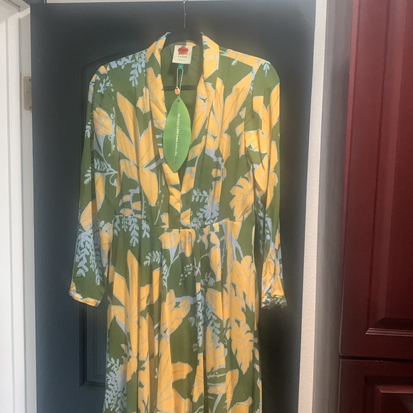 Foliage Sketch Green
V Neck Maxi Dress ‼️ - Picture 8 of 12